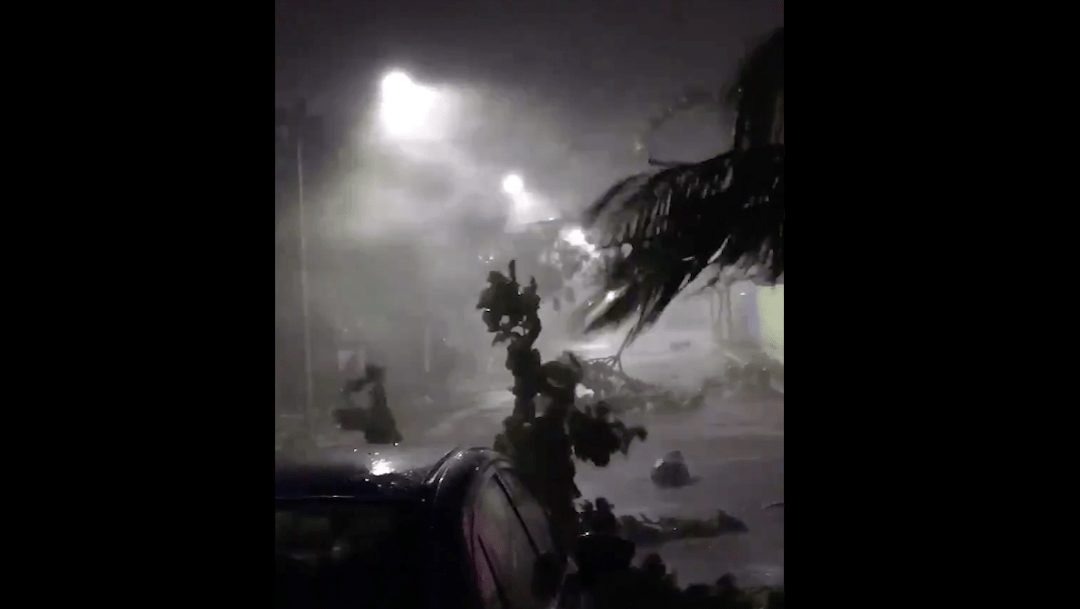 huracan-zeta-impacta-con-fuerza-en-quintana-roo-y-se-degrada-a-tormenta-tropical-foto-twitter.png