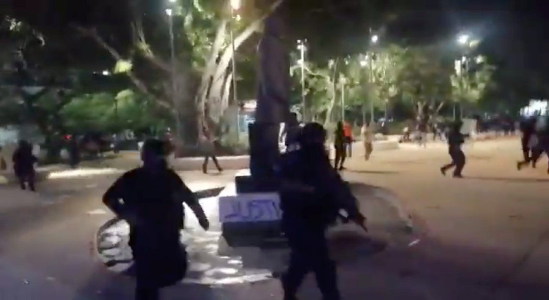 policias-disparan-a-manifestantes-en-cancun.jpg