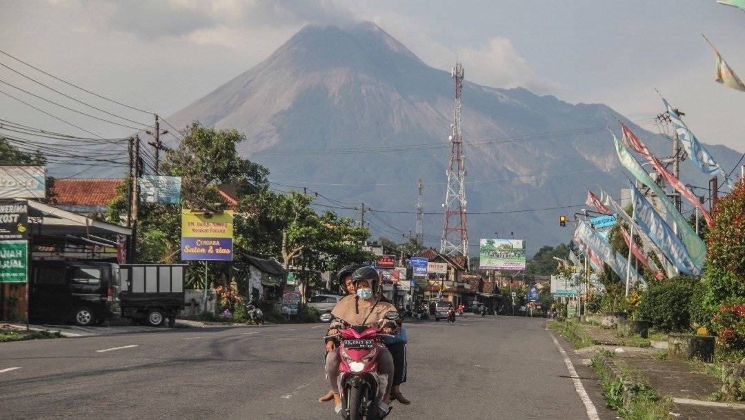 aumento-de-actividad-volcanica-en-indonesia-provoca-evacuacion-de-miles-de-personas-foto-ap.jpg