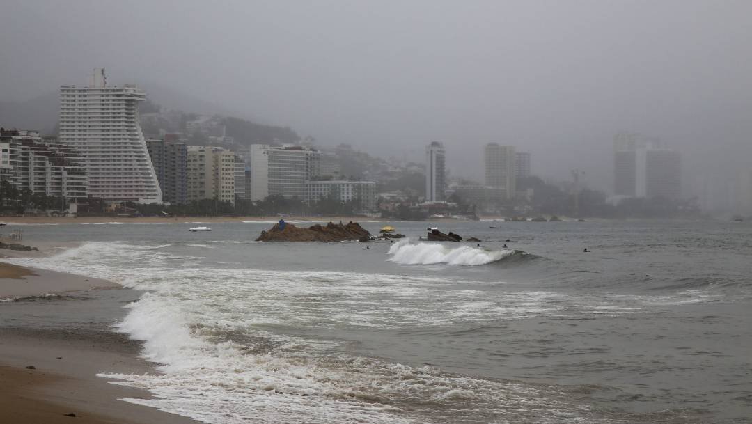 playa-acapulco-tormenta.jpg