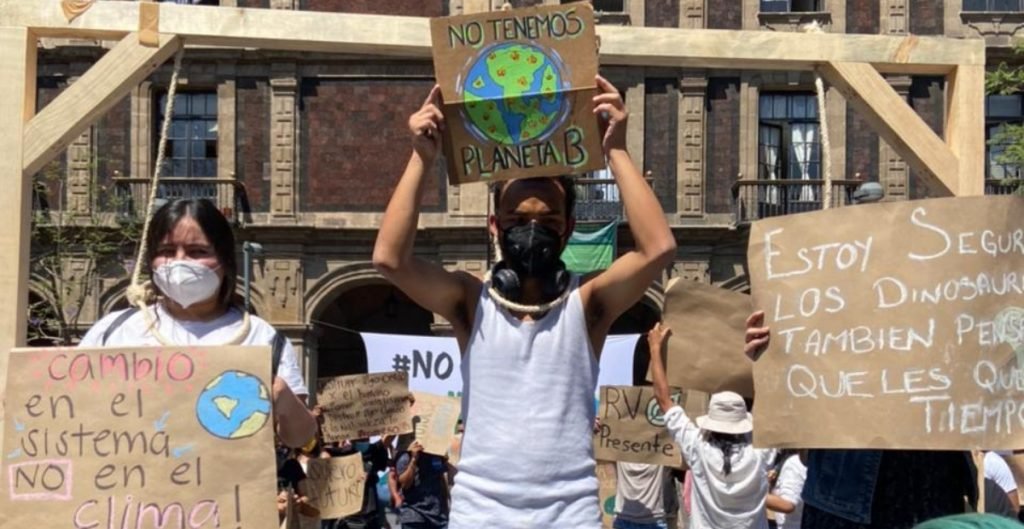 jovenes-ambientalistas-protestan-contra-reforma-ley-electrica-amlo-1024x529-1.jpg