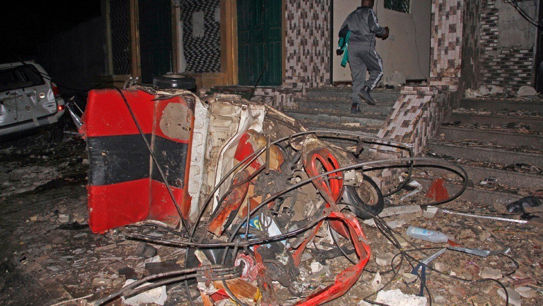 un-coche-bomba-causa-20-muertos-en-la-capital-de-somalia-foto-ap.jpg