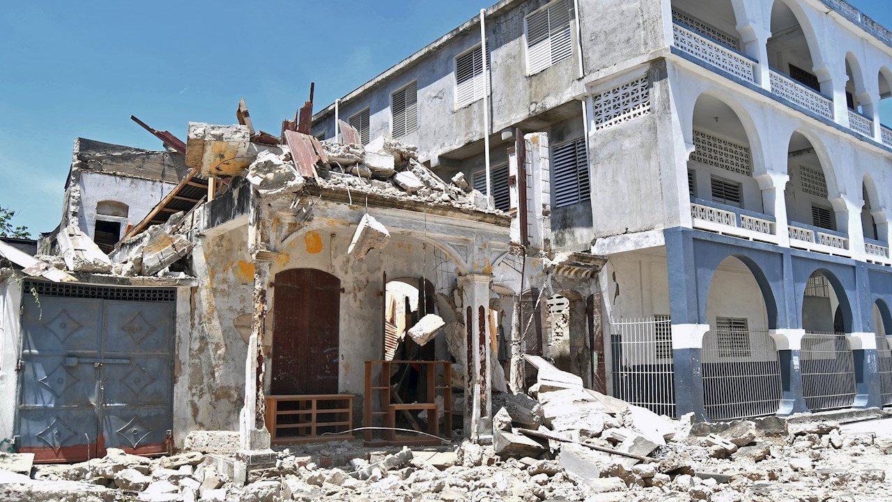 papa-francisco-pide-ayuda-solidaridad-internacional-terremoto-haiti-efe.jpg