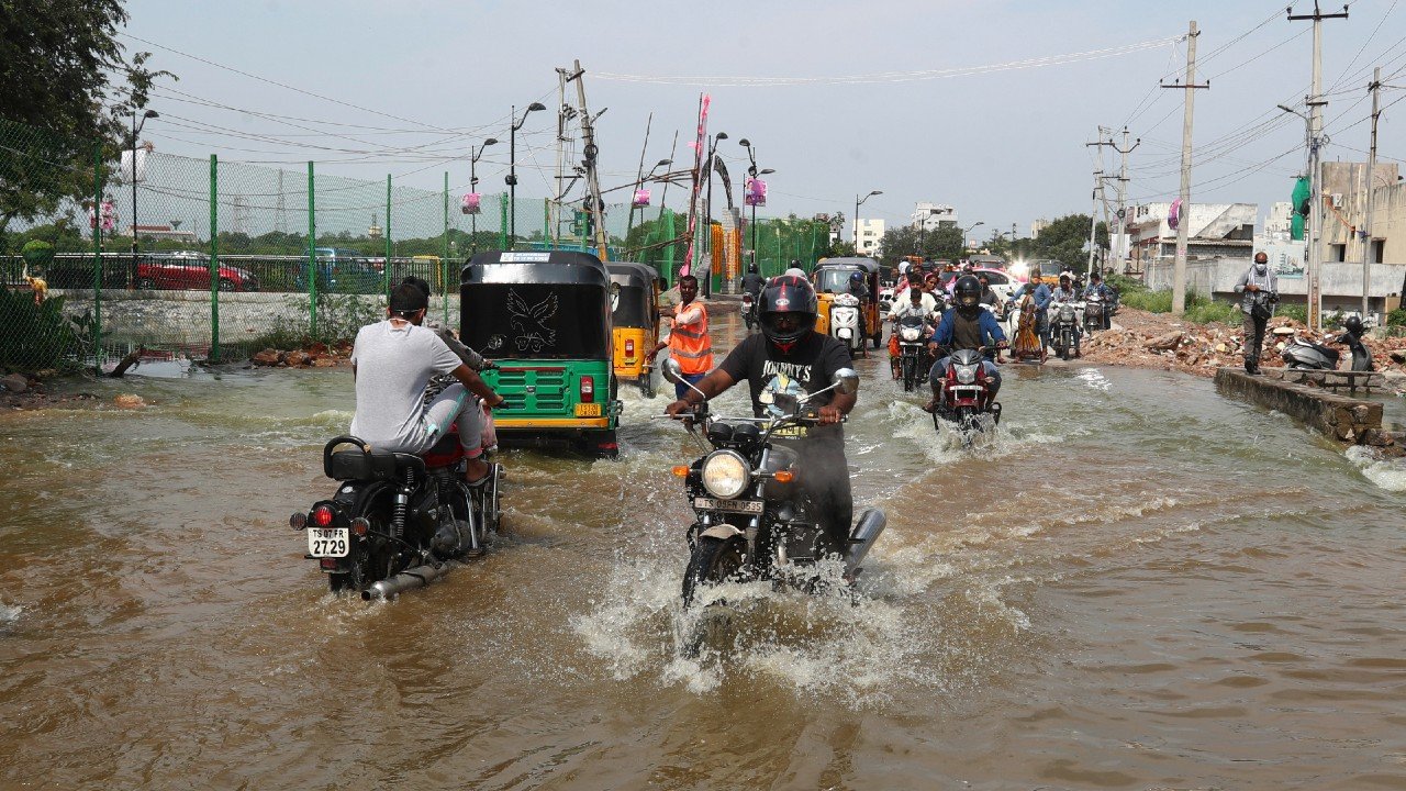 lluvia-e-inundaciones-dejan-8-muertos-y-12-desaparecidos-en-india-foto-ap.jpg