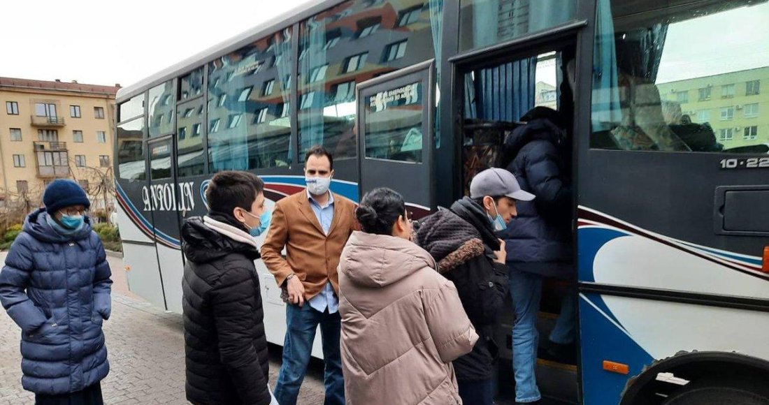 mexicanos-ucrania-transporte-autobus.jpg