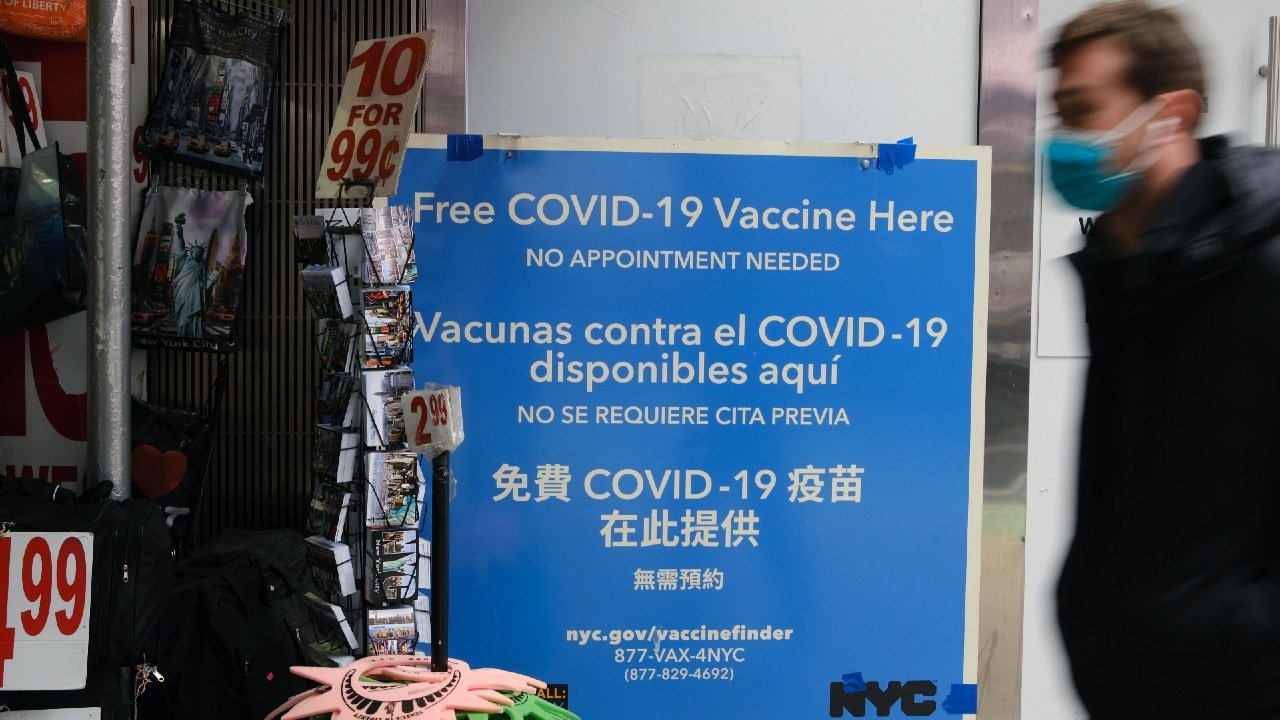 nueva-york-despide-a-mas-de-mil-400-empleados-por-no-vacunarse-contra-covid-19.jpg