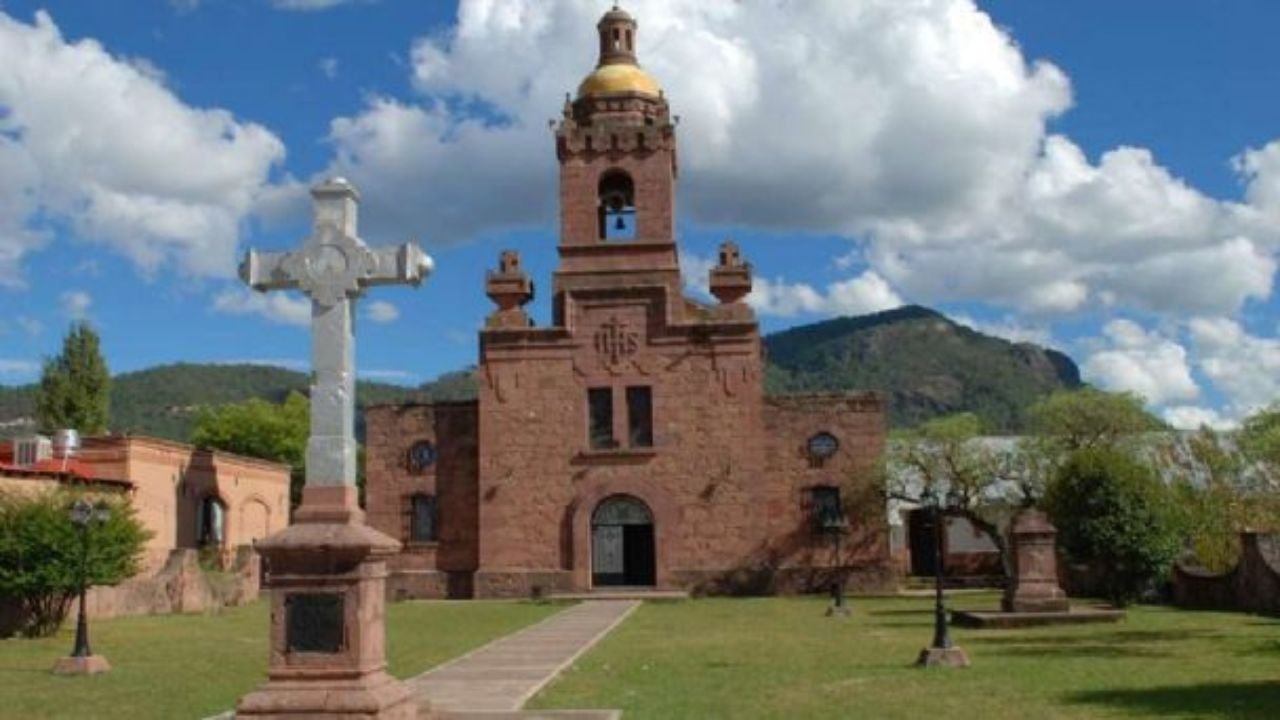 sacerdotes-iglesia-Chihuahua.jpg
