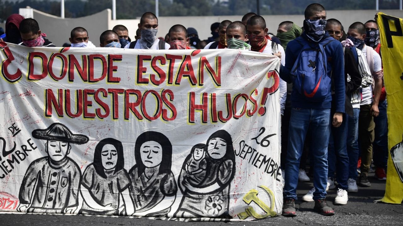 padres-de-los-43-de-ayotzinapa-convocan-a-boicot-electoral-para-exigir-justicia.jpg