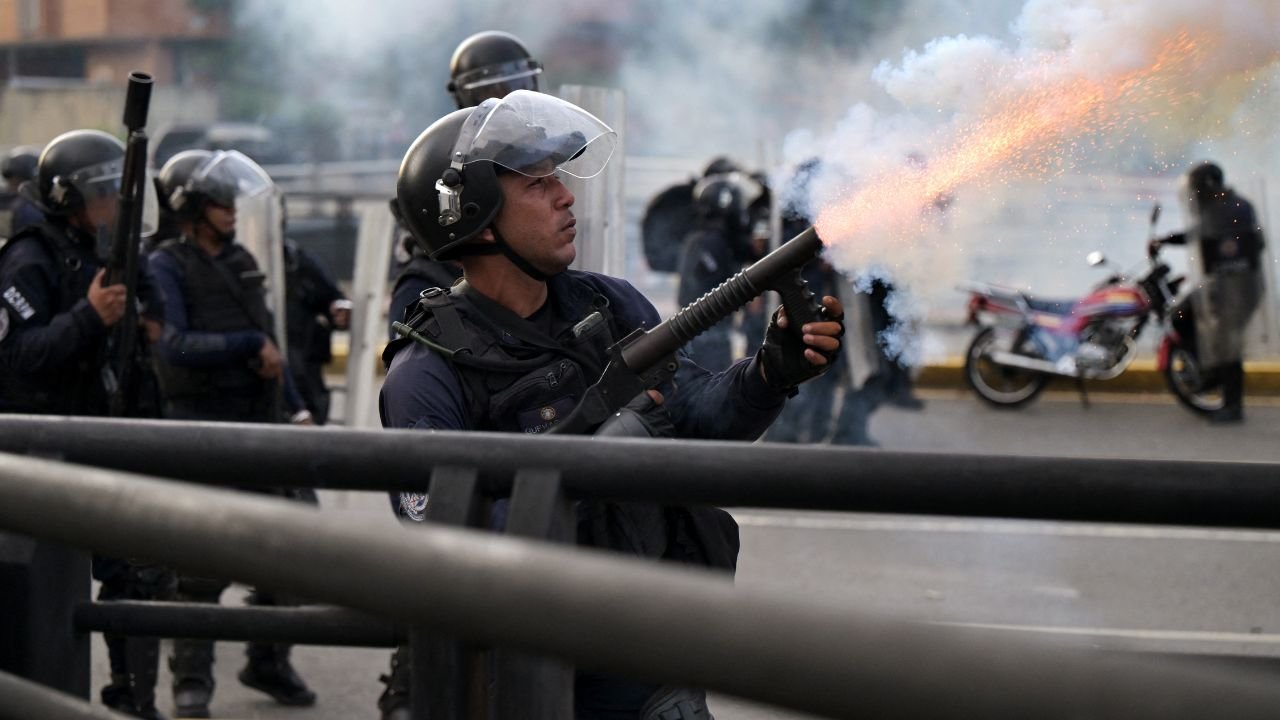 cuatro-muertos-y-cientos-de-detenidos-en-primer-dia-de-protestas-contra-maduro-en-venezuela.jpg