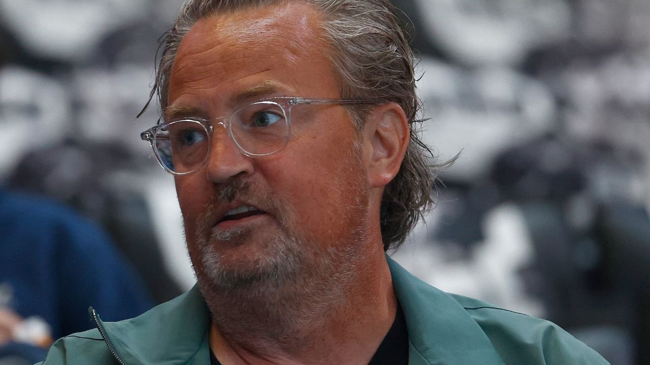 acusan-a-cinco-personas-por-la-muerte-por-sobredosis-del-actor-matthew-perry.jpg