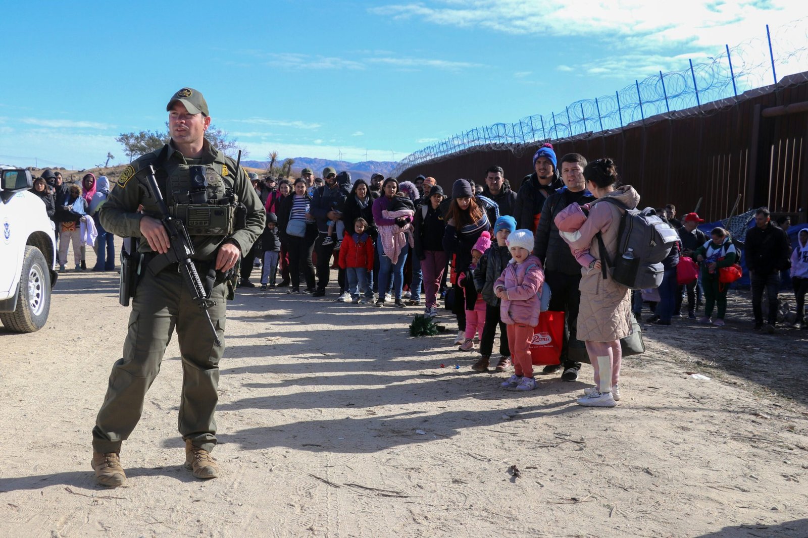 la-llegada-record-de-migrantes-a-la-frontera-sur-de-eeuu-pone-a-biden-contra-las-cuerdas-scaled-1.jpg