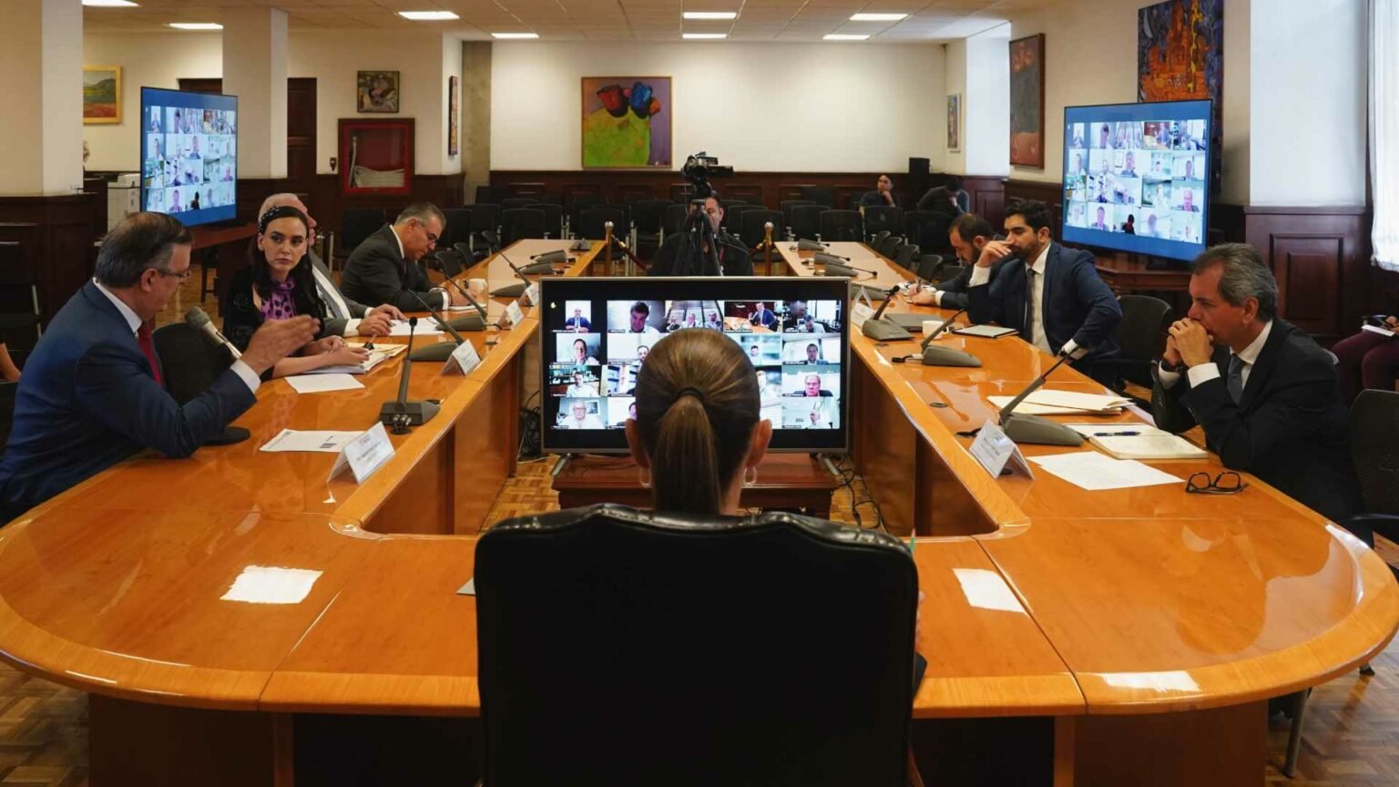 sheinbaum-se-reune-con-empresarios-y-funcionarios-para-abordar-aranceles-de-eeuu-1536x864-1.jpg