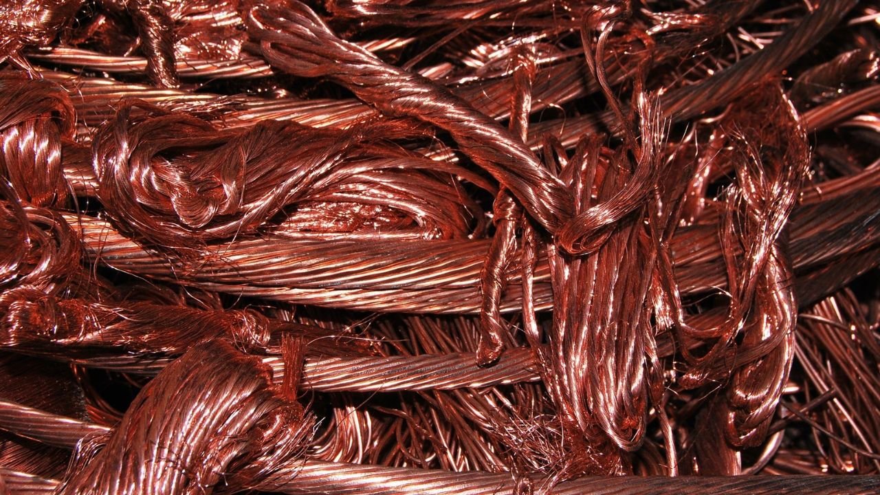 el-cobre-supera-la-barrera-de-los-10-mil-dolares-por-primera-vez-en-dos-anos.jpg