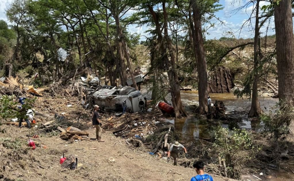 escombros-ocasionados-en-el-condado-de-kerr-por-las-inundaciones-extraordinarias-de-texas.jpg