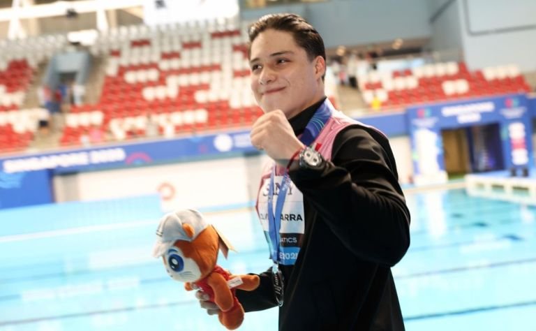 osmar-olvera-ganador-de-plata-en-los-mundiales-de-singapur-en-trampolin-de-1-metro.jpg