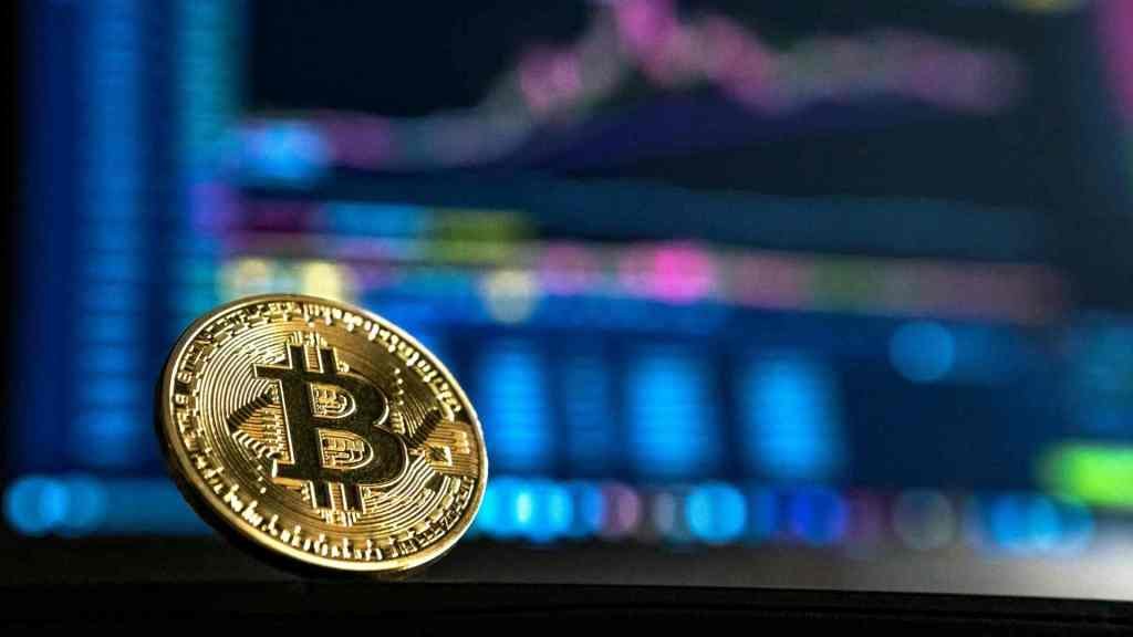 trump-ratifica-la-primera-gran-legislacion-nacional-sobre-criptomonedas-en-eeuu.jpg