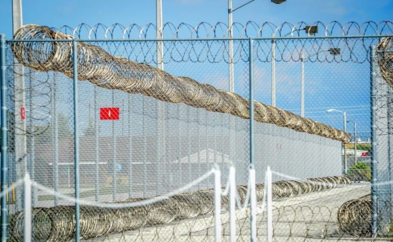 reja-de-centro-de-detencion-en-eeuu.jpg