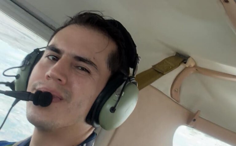 piloto-bryan-ballesteros-argueta-segunda-victima-del-accidente-aereo-en-el-que-murio-debora-estrella-768x474-1.jpg