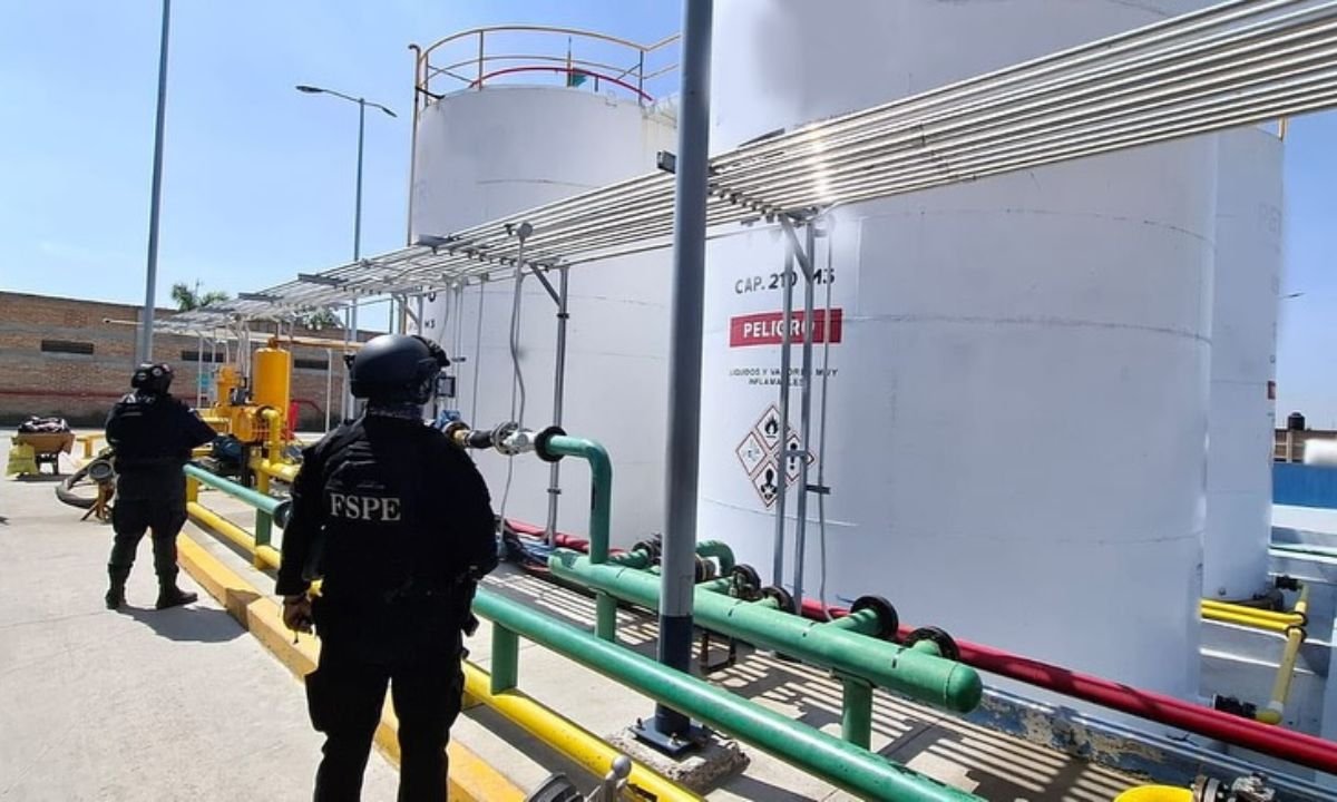 historico-golpe-al-huachicol-en-guanajuato-cae-un-botin-de-1-6-millones-de-litros-de-combustible.jpg