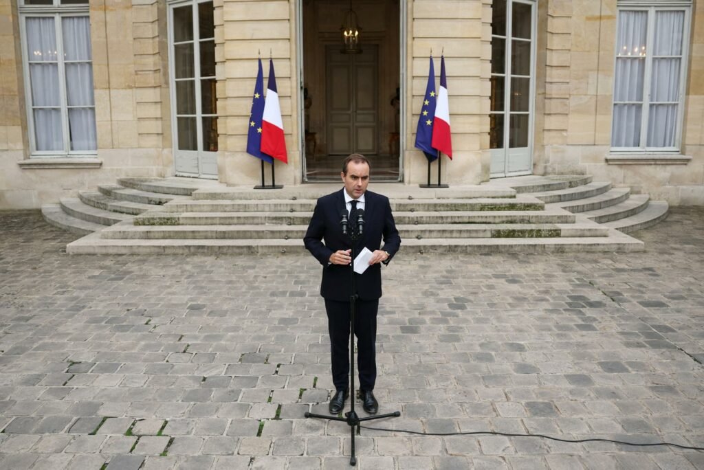 renuncia-primer-ministro-francia-sebastien-lecornu-1024x684-1.jpg