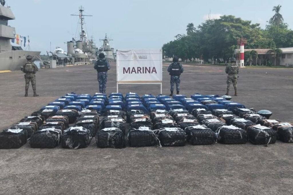aseguramiento-dos-y-media-toneladas-cocaina-costas-michoacan-6nov25-1024x683-1.jpg