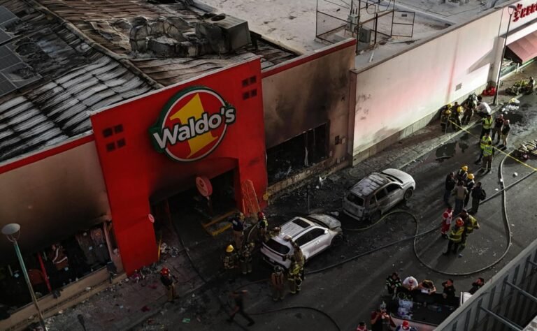 incendio-en-tienda-waldos-de-hermosillo-sonora-768x474-1.jpg