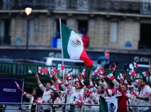 México desfila en la inauguración de París 2024