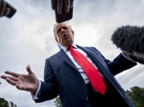 Trump demanda a The New York Times, cuatro reporteros y una editorial por 15 mil mdd